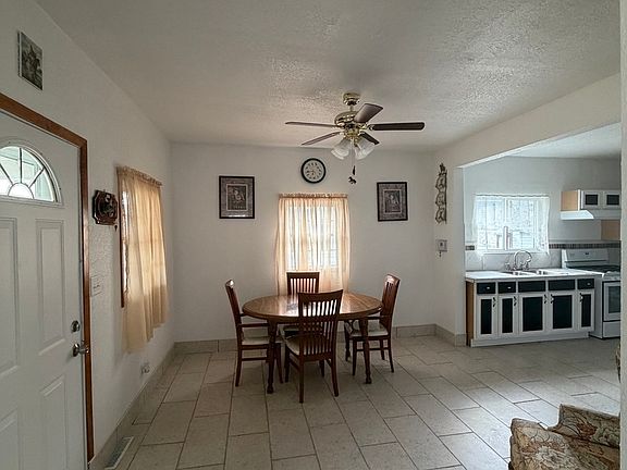 3rd image of 826 Prairie Ave