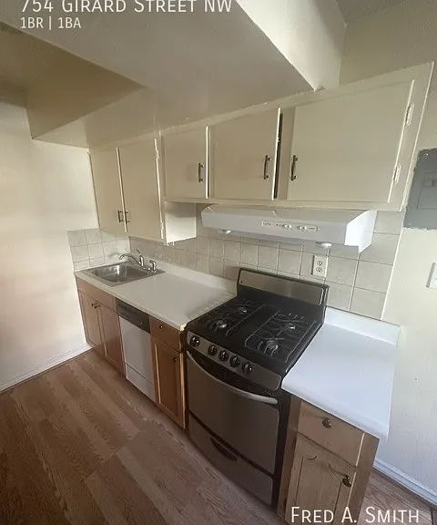 754 Girard St NW — Photo 5