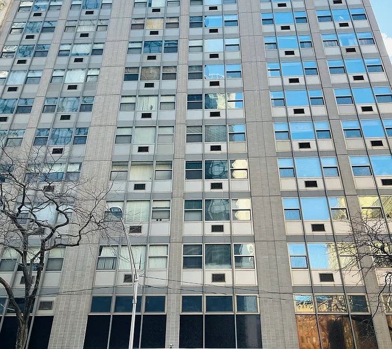 253 E Delaware Pl #18C