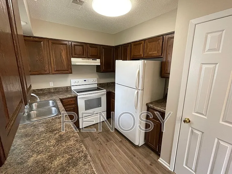 802 SE 10th St — Photo 9