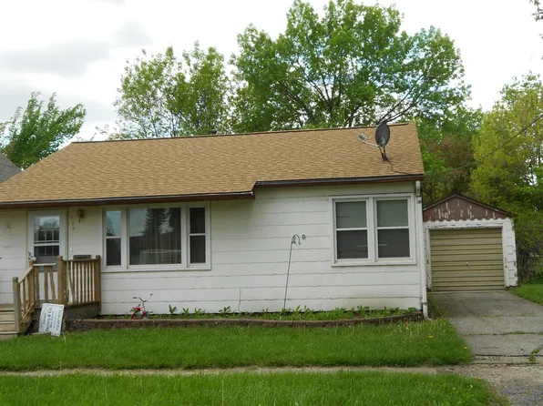 706 4th St, Rockwell City, IA 50579