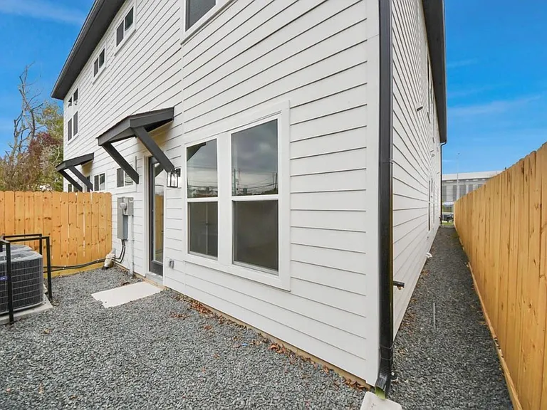 3915 Tuam St #B1 — Photo 8
