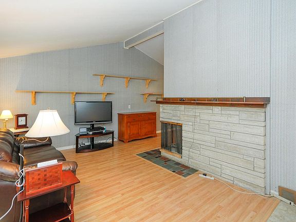 6126 Peachtree-104