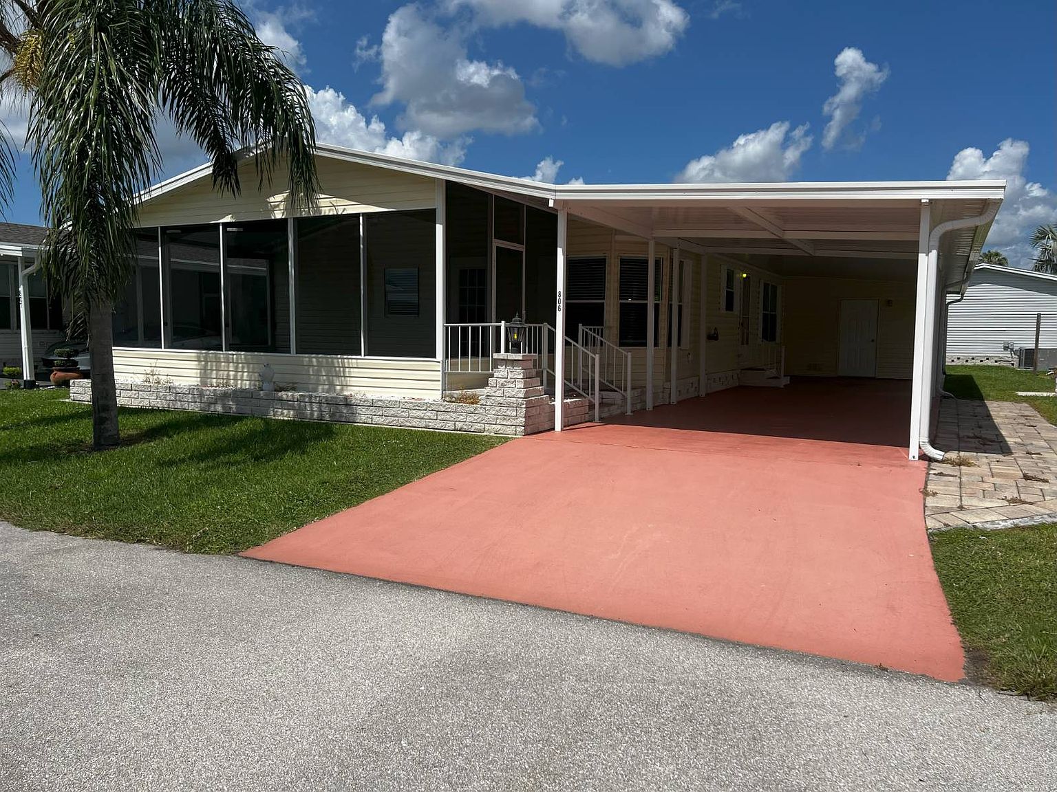 2692 NE Highway 70 #806