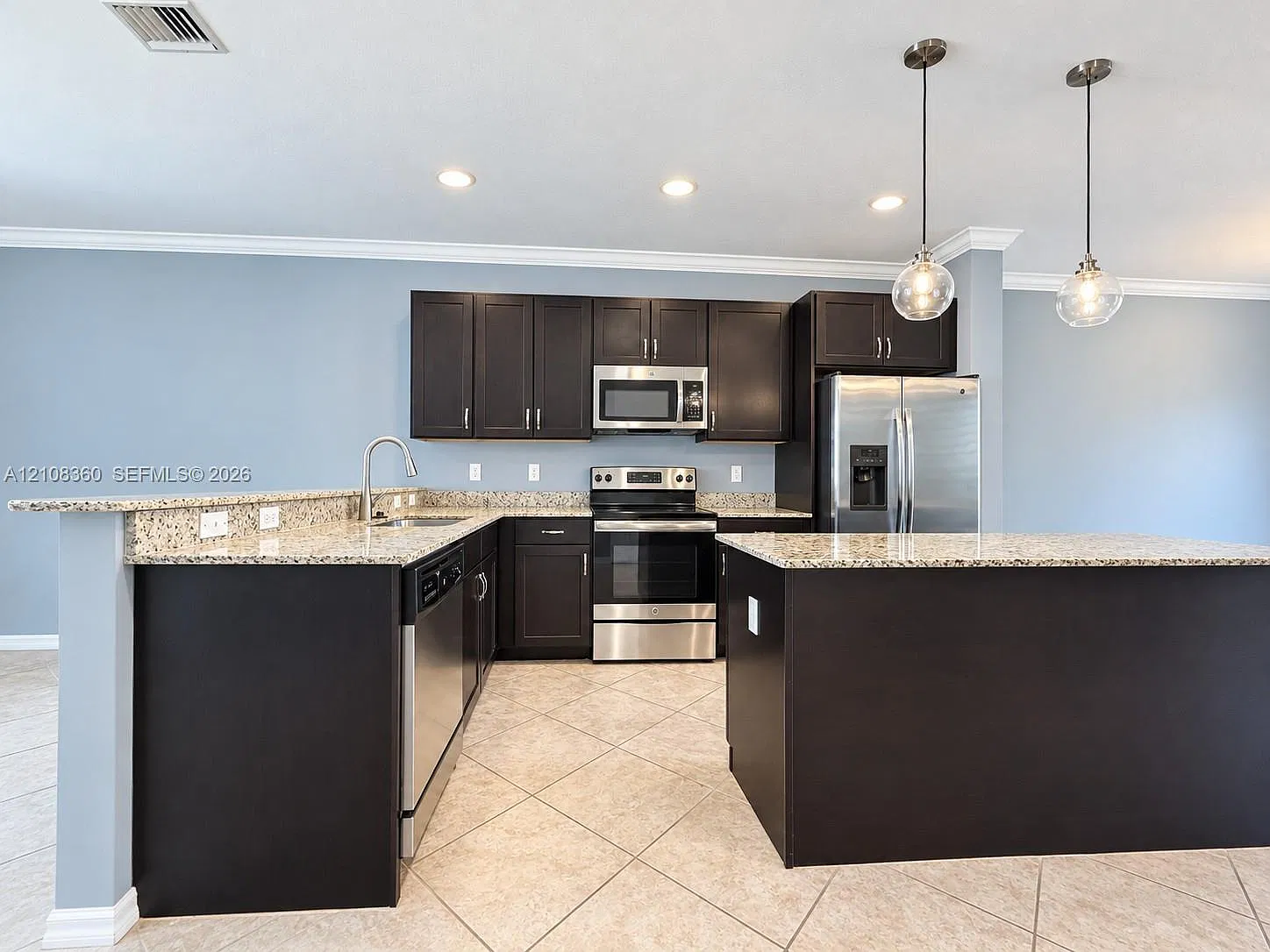 3 bed, 1807 sqft, $2,995 — Photo 3