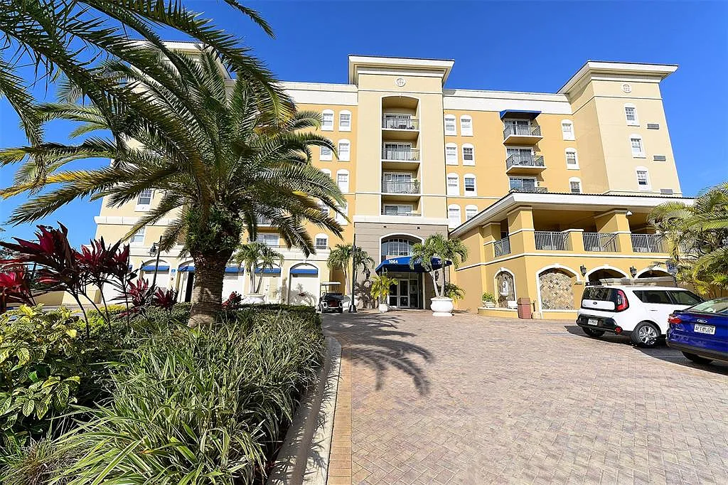 2 bed, 2.0 bath, 1084 sqft, $3,500 — Photo 2