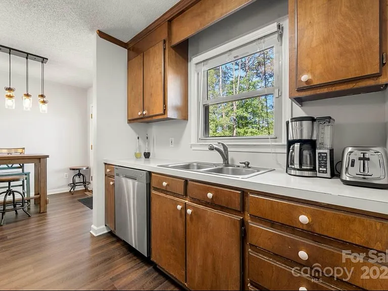 1428 Midlake Ave — Photo 13
