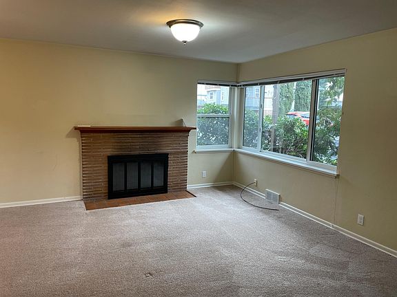5th image of 2161 Waverly Pl N