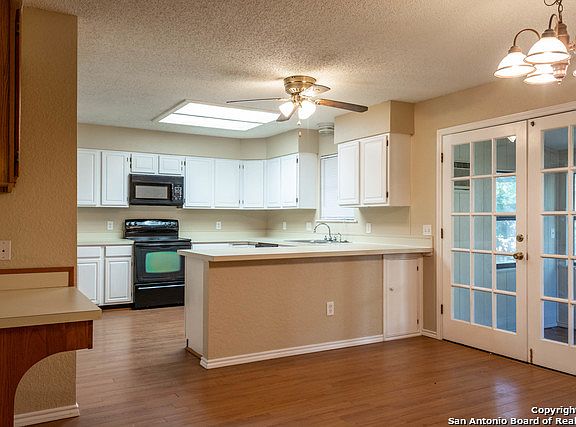 5th image of 828 Sunshadow Dr