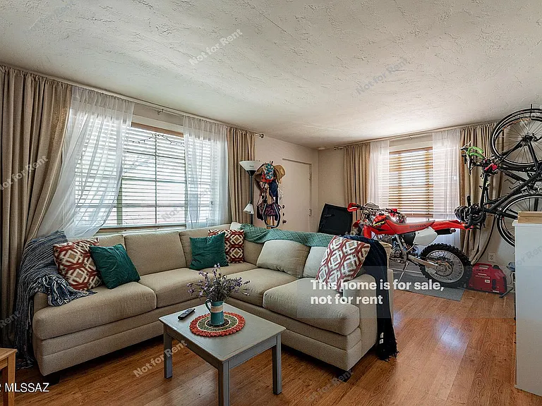 1224 N Treat Ave — Photo 3