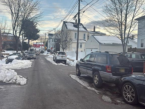 4th image of 27 Donald St