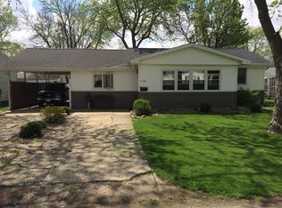 1094 Roselawn Dr, Paxton, IL 60957