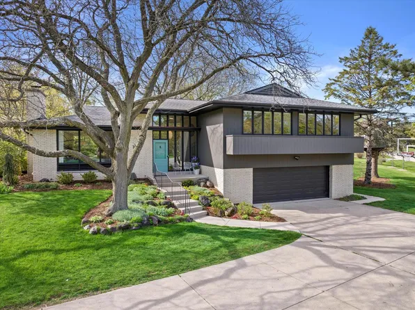 100 West Bergen DRIVE, Milwaukee, WI 53217