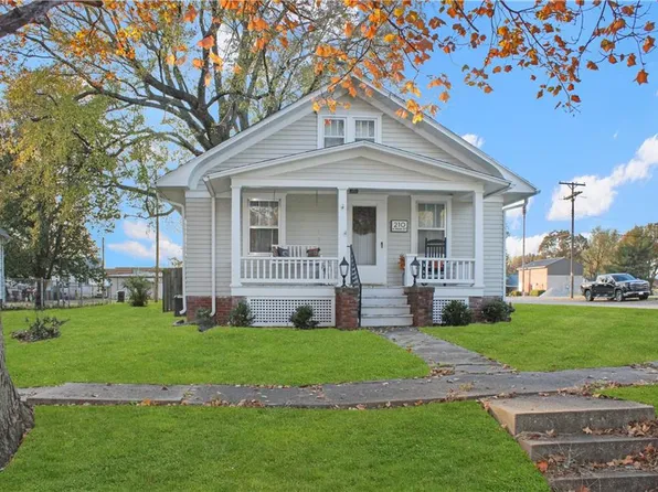 210 N Main St, Corder, MO 64021