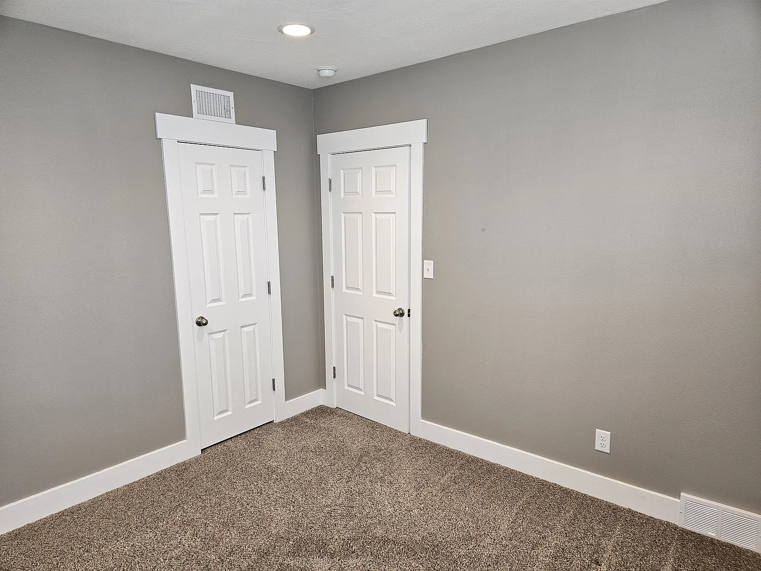 2 bed, 836 sqft, $1,500 — Photo 2