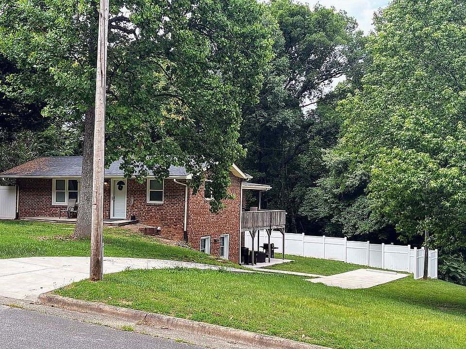 1st image of 301 Jeanette Ave