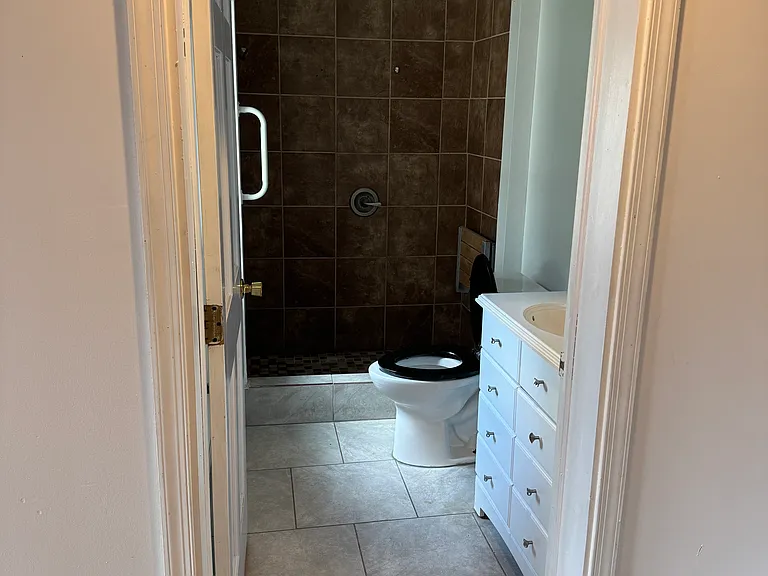 1050 Birkbeck St #1050 — Photo 5