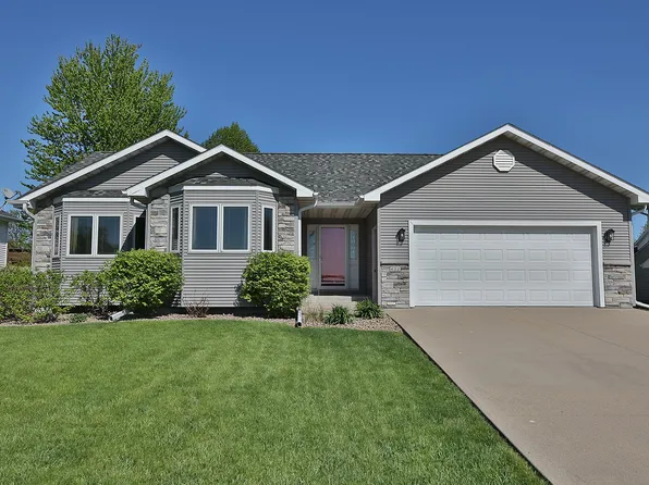 612 E 13th St, Pella, IA 50219