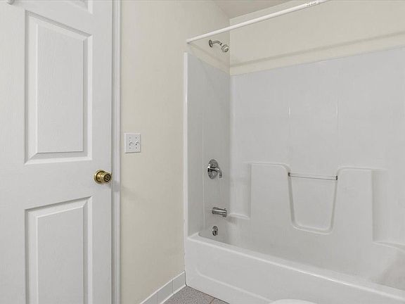 4th image of 987 Summitville Dr