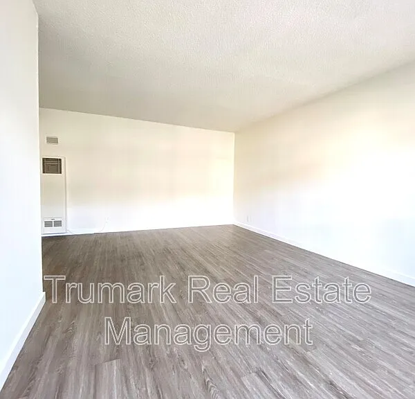 585 E Washington Blvd #28 — Photo 8