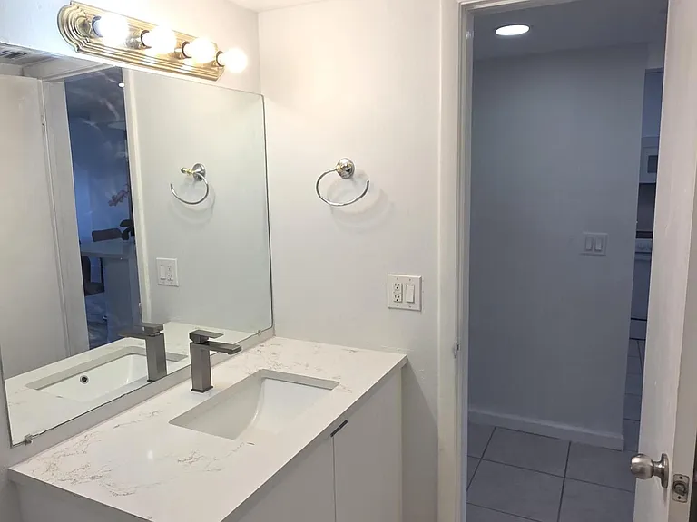 3905 N Nob Hill Rd #206 — Photo 13
