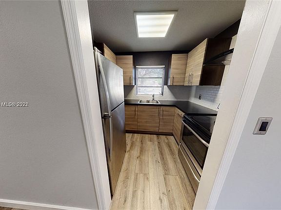 4th image of 2770 NW 170th St