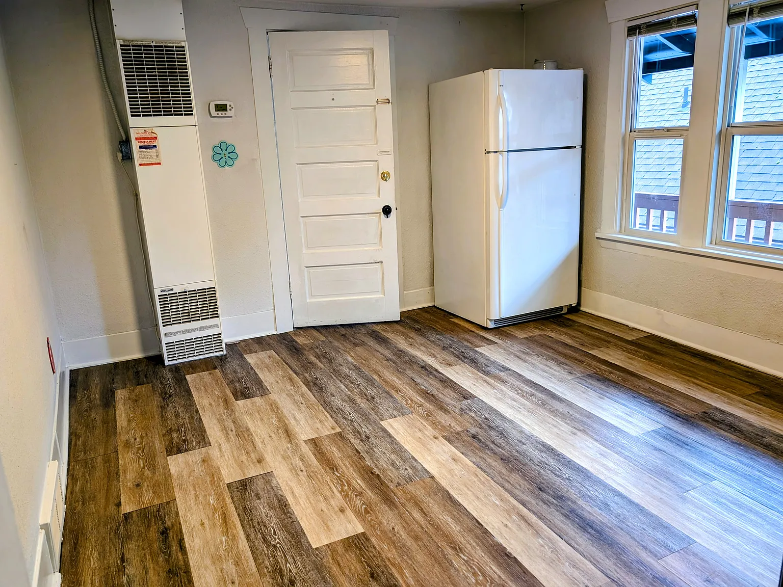 316 Smithers Avenue S — Photo 3