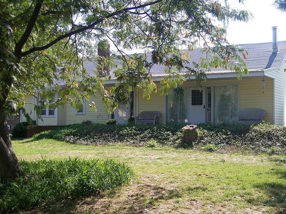 1st image of 111 E McCasland Ave