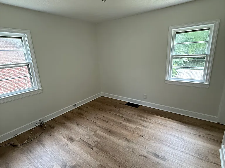 1701 N Jackson Ave — Photo 2