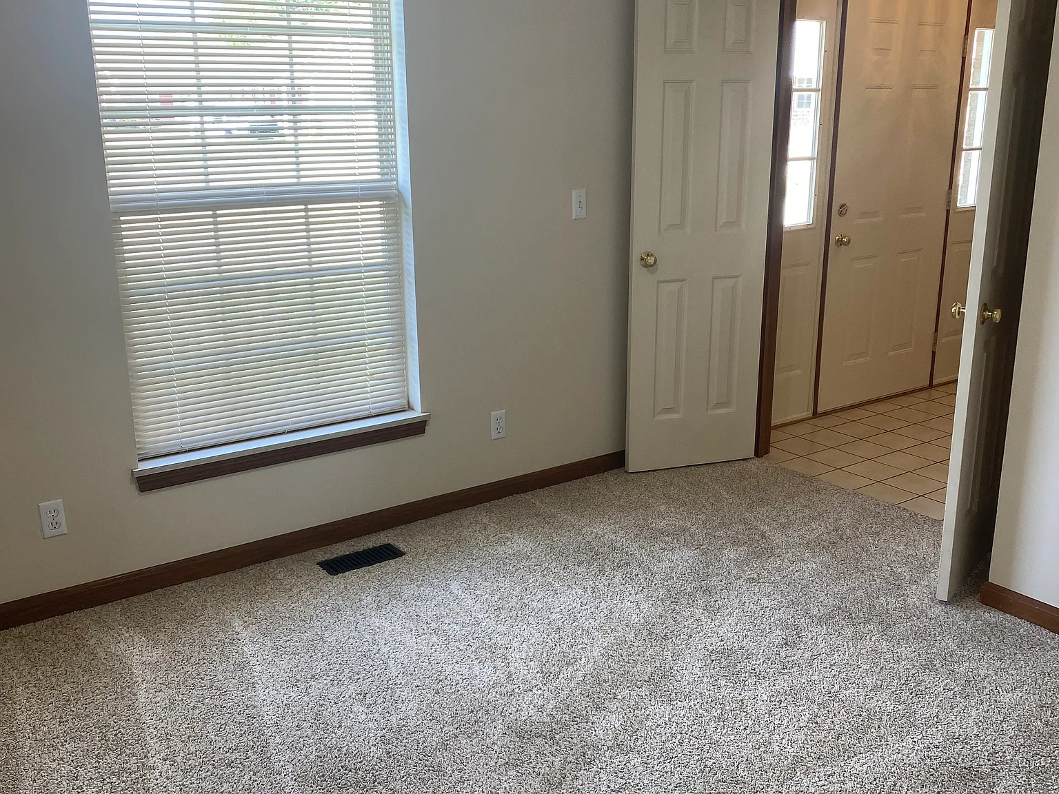 3 bed, 1400 sqft, $1,850 — Photo 2