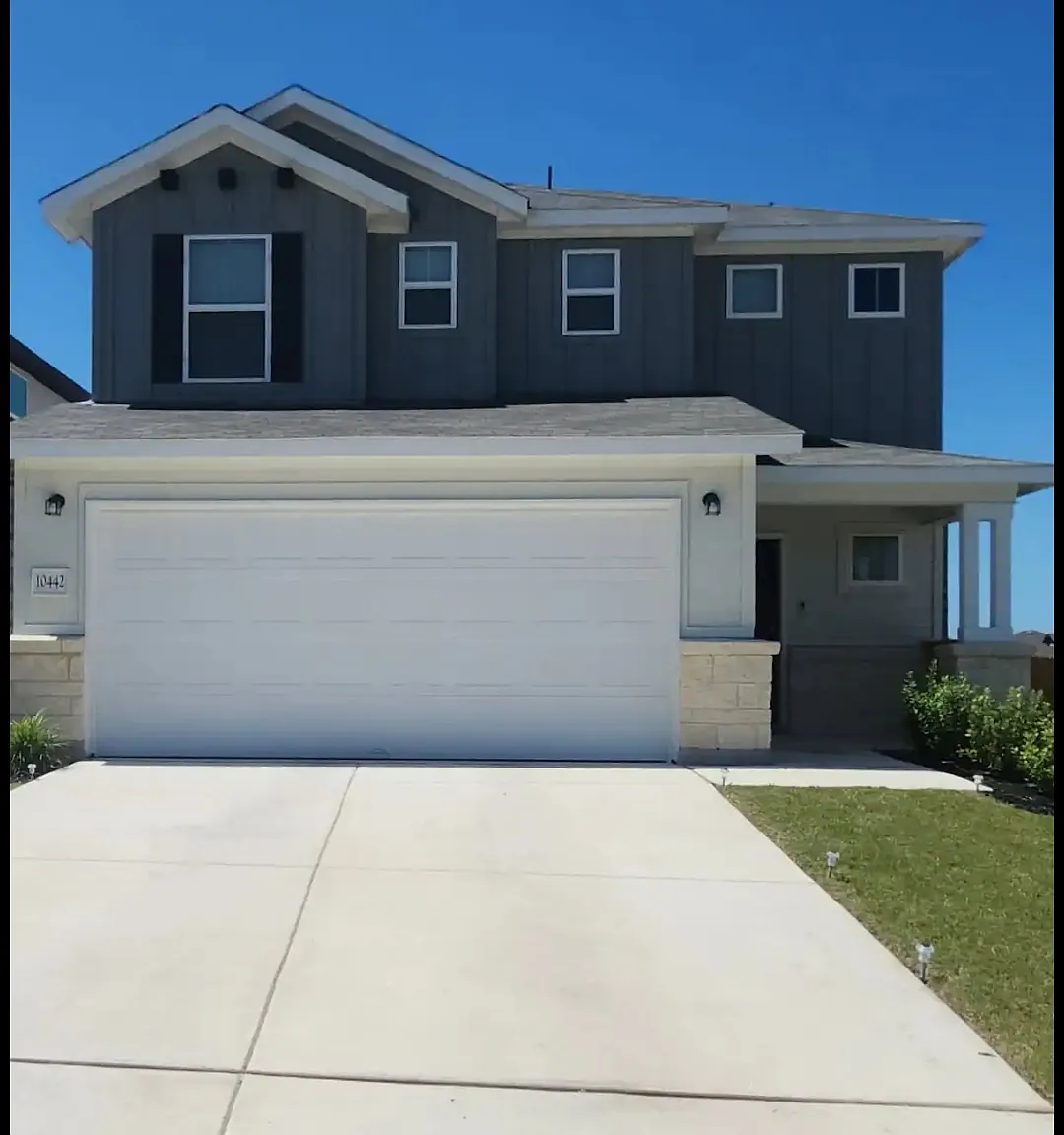 4 bed, 2331 sqft, $1,250 — Photo 1