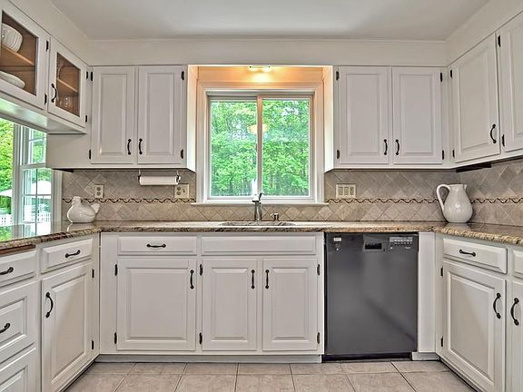 4th image of 43 Stanhope Dr
