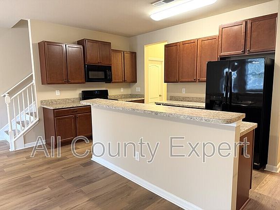 5th image of 187 Townview Dr