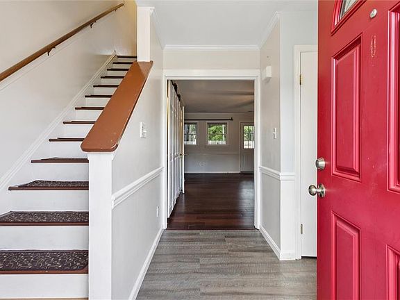 3rd image of 207 Choisy Cres