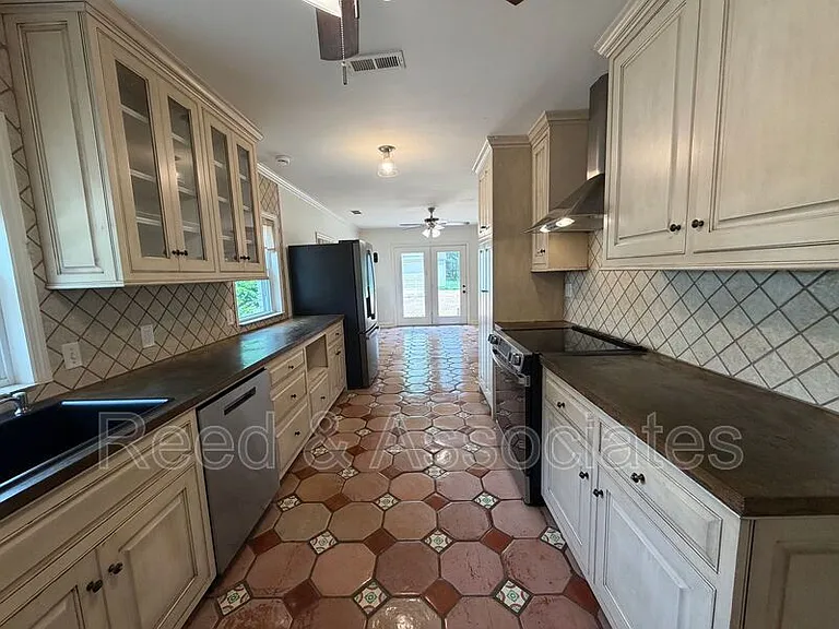2520 Moore Rd — Photo 6
