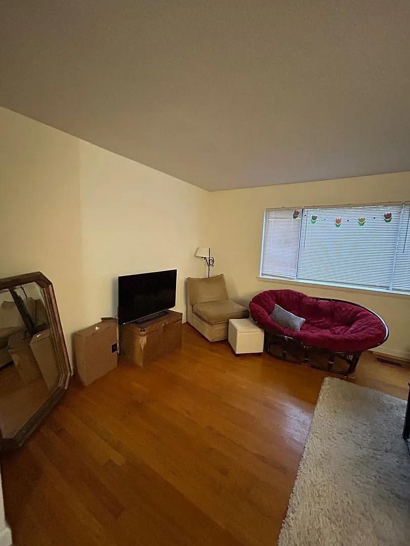 3-4 Bedroom townhome off MLK and close to campus! — Photo 2