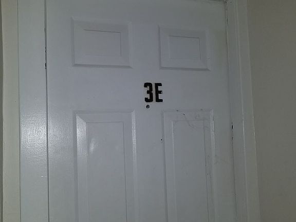 3rd image of 625 W Washington St APT 3E