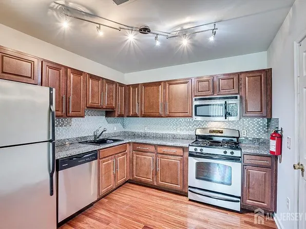 1073 Morning Glory Dr, Monroe Township, NJ 08831