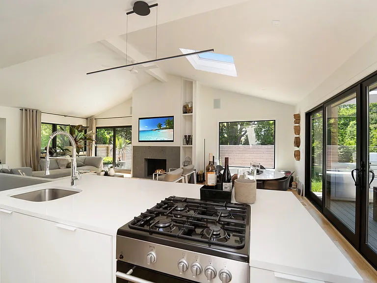 13 Seabreeze Ave — Photo 3