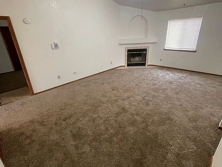 5015 Emerald St — Photo 23