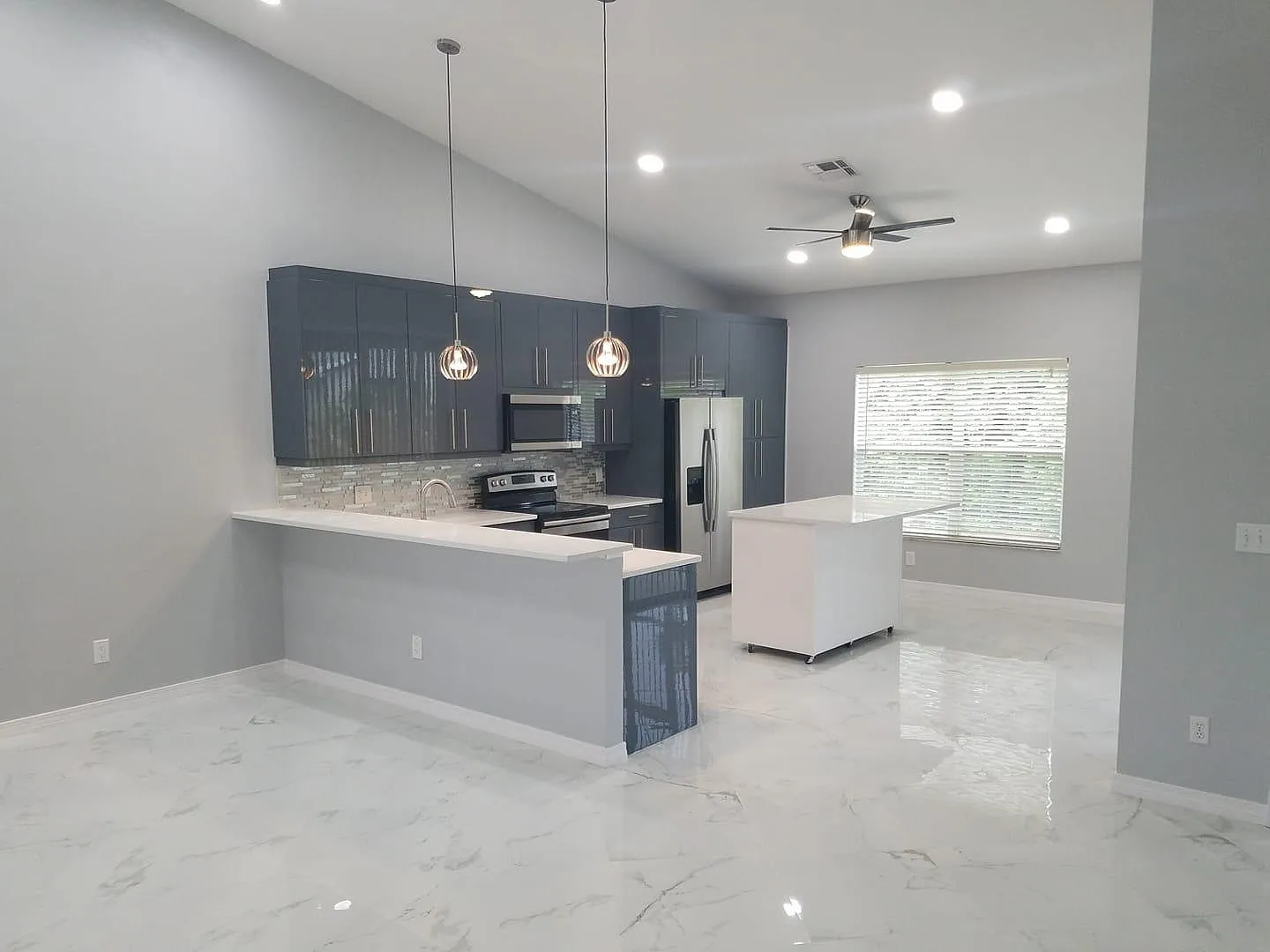 271 Madison Dr — Photo 2