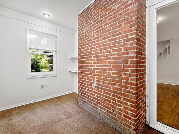 Office/playroom/sunroom space