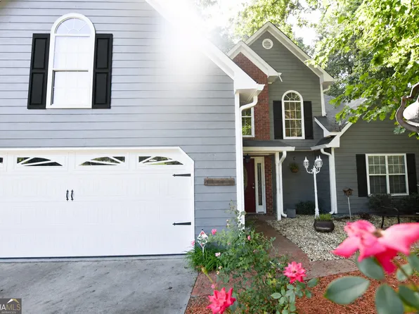 2957 Forest Ct, Loganville, GA 30052
