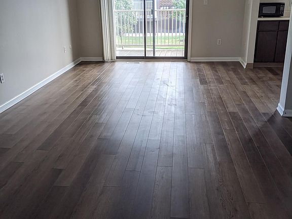 3rd image of 3920 Ridge Lea Rd APT A