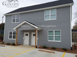 38 E 4th St, Lexington, NC 27292