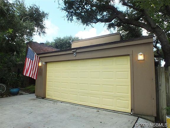 3rd image of 804 Maple St