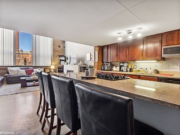 3rd image of 1727 S Indiana Ave APT 110