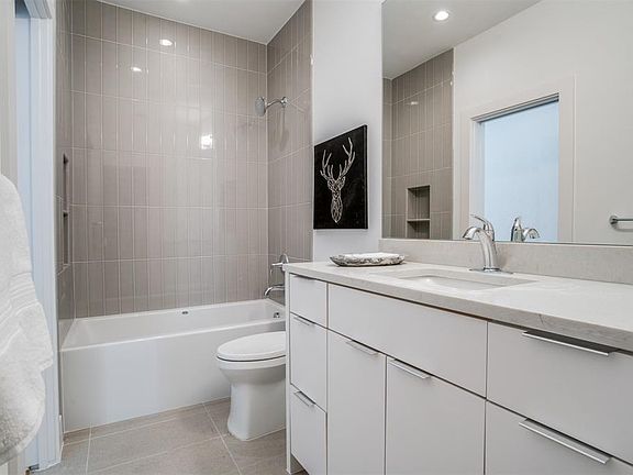 4th image of 4227 Holland Ave #B