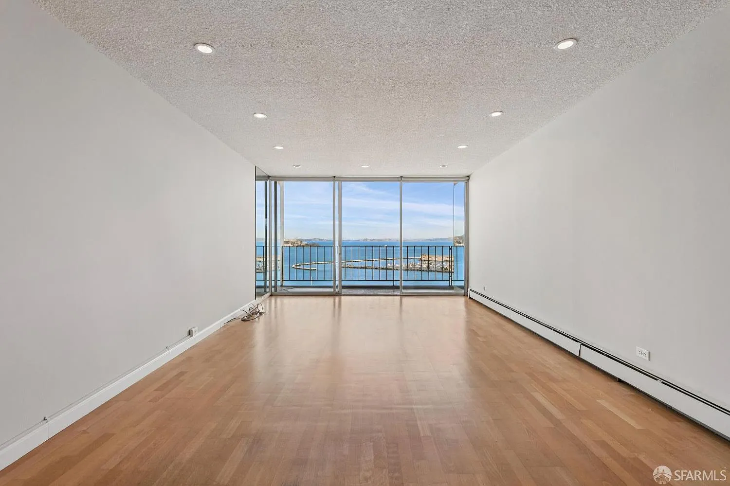 2 bed, 1.0 bath, 1000 sqft, $8,690 — Photo 4