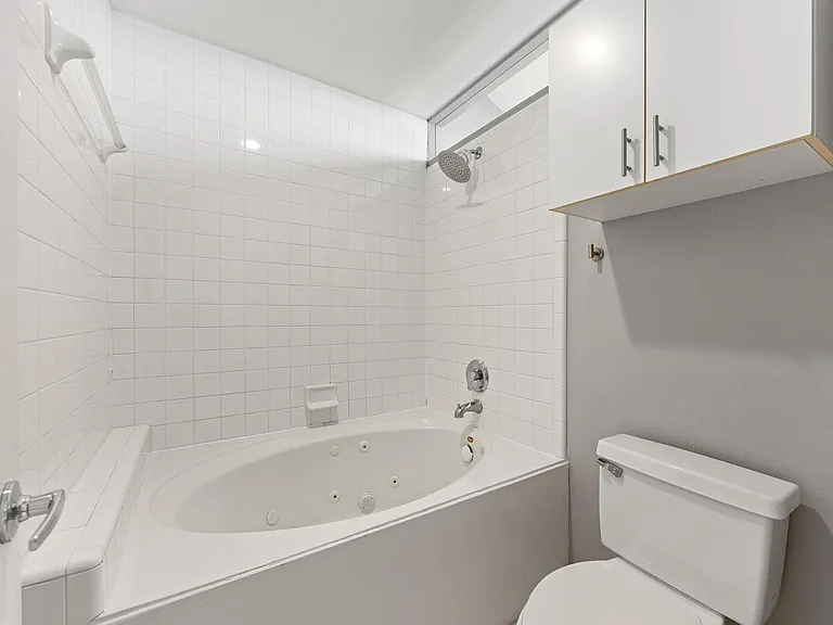 913 Robin St — Photo 16
